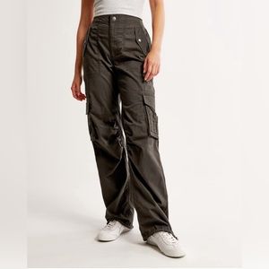 Abercrombie baggy cargo pants in dark olive.